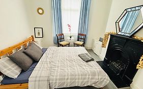 Entire 3 Bedroom House- Free Parking